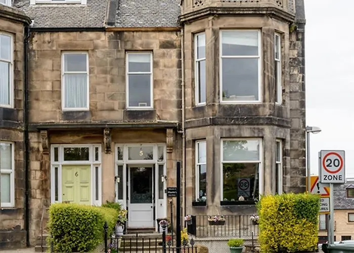 Martins Guest House 3*