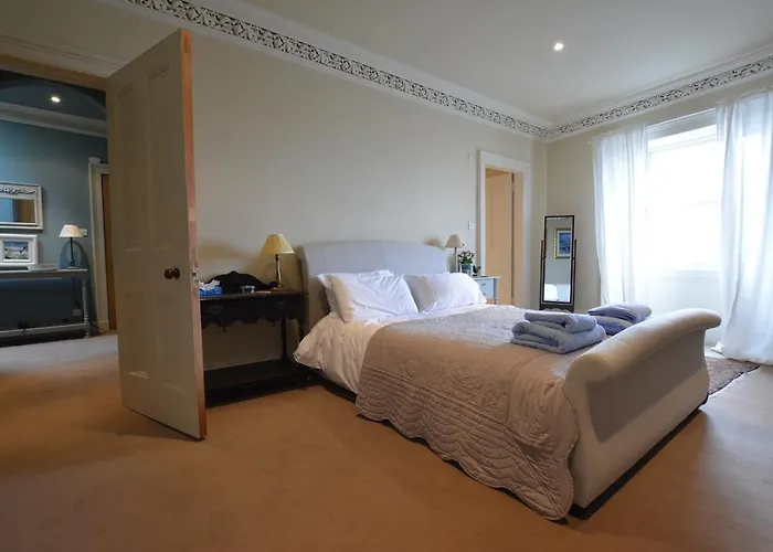 Royal Mile Elegance - Space & Luxury Edinburgh