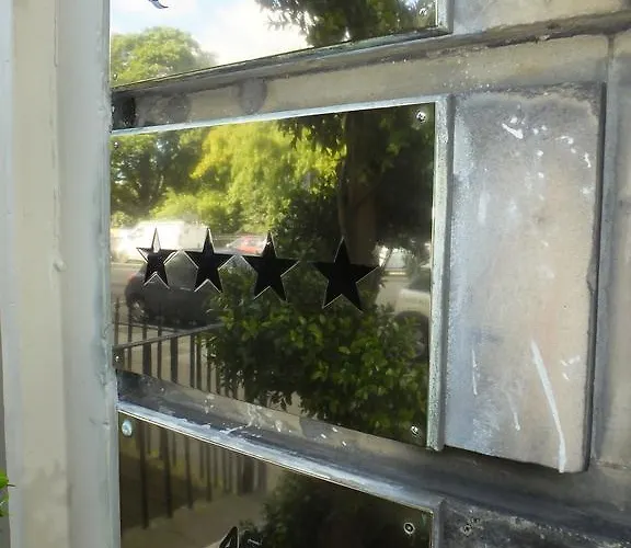 Queens Guest house 4*