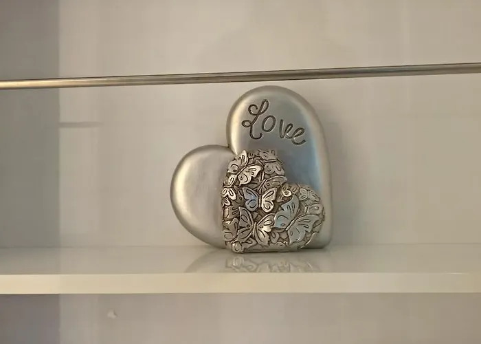 Amazing Apartments - Annandale St Near The Playhouse - Free Parking Apartment *