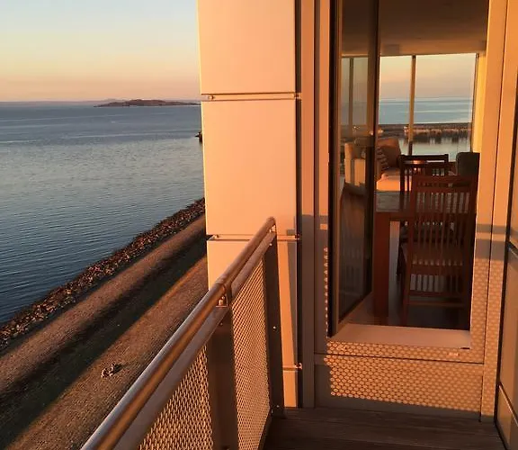 Western Harbour Apartment *