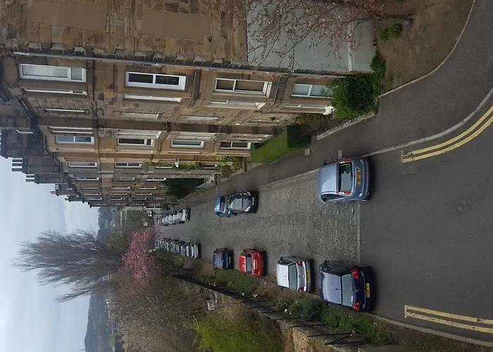 דירה Penthouse Sleeps 11 אדינבורו