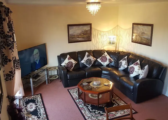 Penthouse Sleeps 11 דירה *