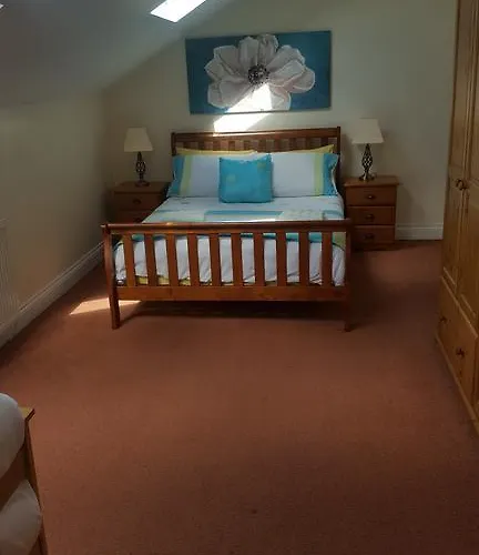 דירה Penthouse Sleeps 11 אדינבורו