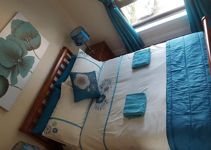 Penthouse Sleeps 11 דירה