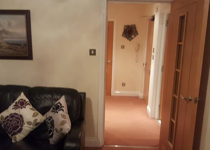 Penthouse Sleeps 11 * Edinburgh
