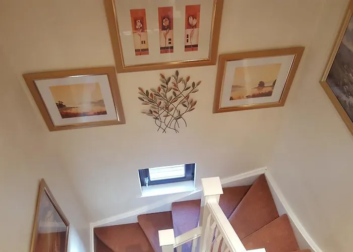 דירה Penthouse Sleeps 11 אדינבורו