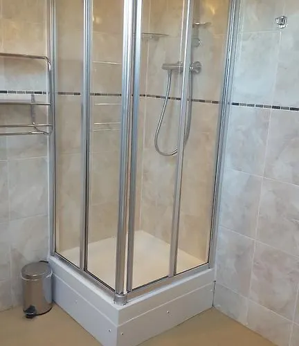 Penthouse Sleeps 11 דירה