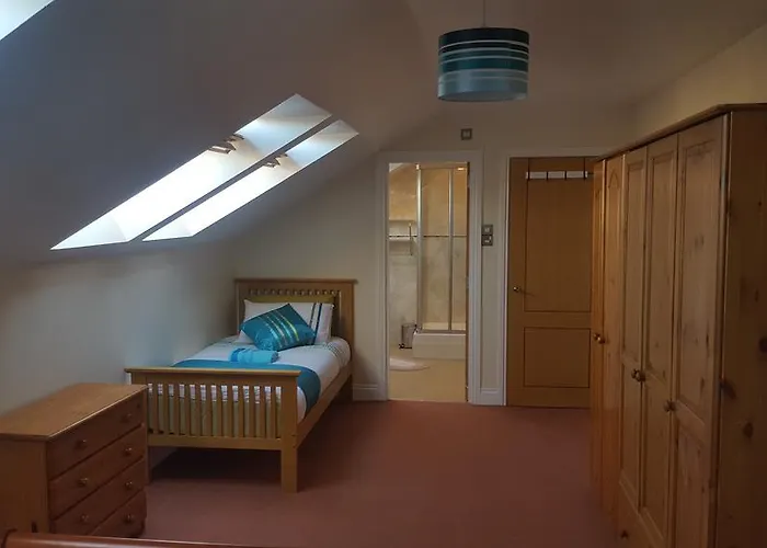 דירה Penthouse Sleeps 11 אדינבורו