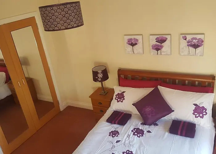 Penthouse Sleeps 11 * Edinburgh