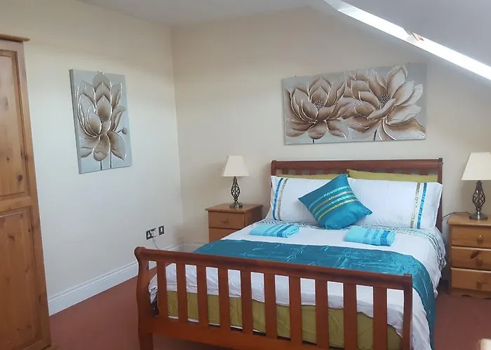 Penthouse Sleeps 11 דירה