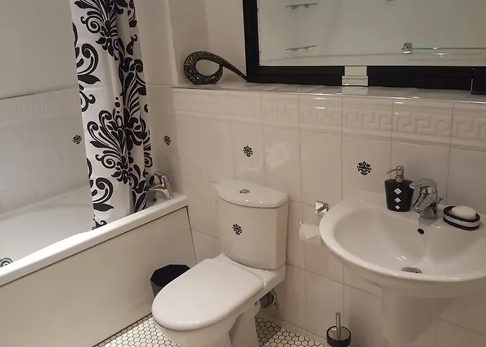 Penthouse Sleeps 11 דירה *