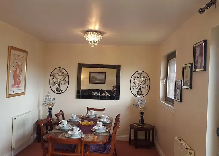 דירה Penthouse Sleeps 11 אדינבורו