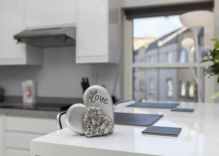 Amazing Apartments - Annandale St Near The Playhouse - Free Parking