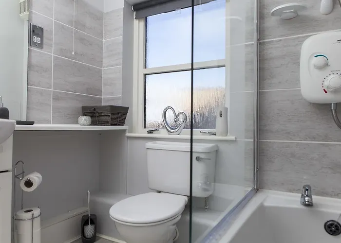 Amazing Apartments - Annandale St Near The Playhouse - Free Parking Apartment *