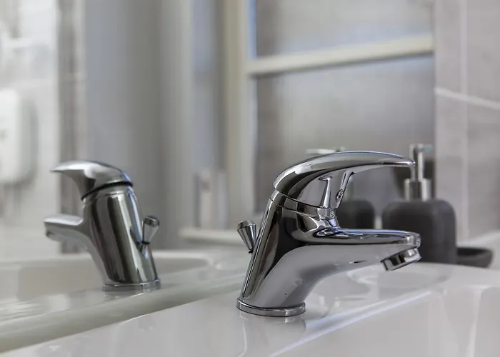 Amazing Apartments - Annandale St Near The Playhouse - Free Parking