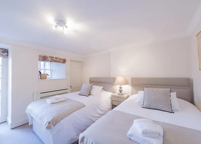 Jamaica Street 7 *