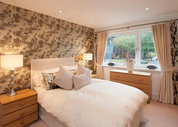 דירה The Corstorphine No. 1