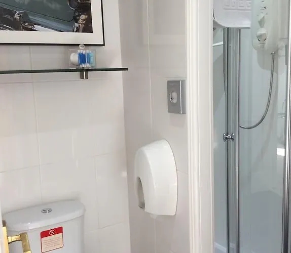 Ramsay's Bed & Breakfast 2*