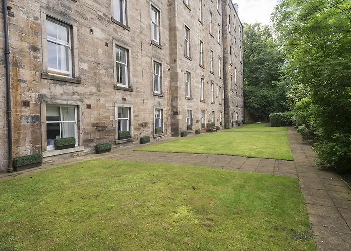 Fountain Court - Royal Garden 4*