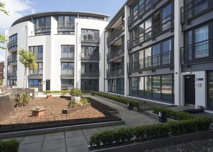 Fountain Court - Eq2 4*