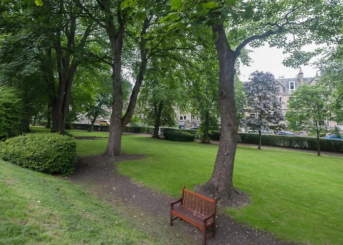 South Learmonth Gardens *