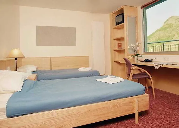 First Holland House Hotell