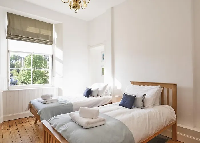Comely Bank Apartment *