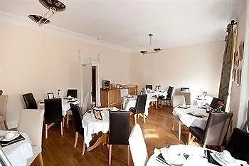 Castle Street בית הארחה 3*