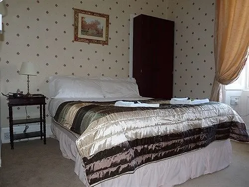 Alba Hills 3* Edinburgh