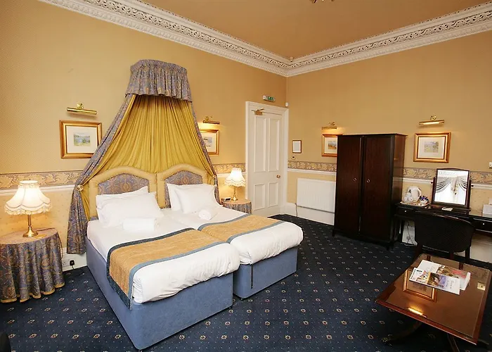 West End Guest house 4*