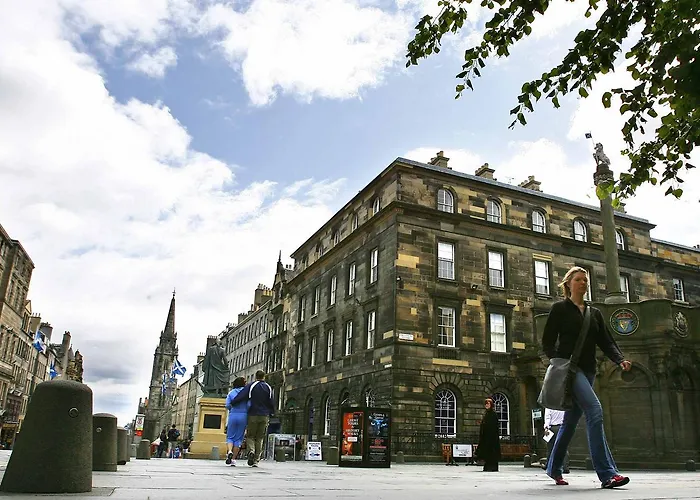 Apartment Parliament Sq Edinburgh