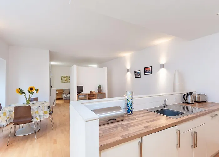The Edmonstone's Close Apartament
