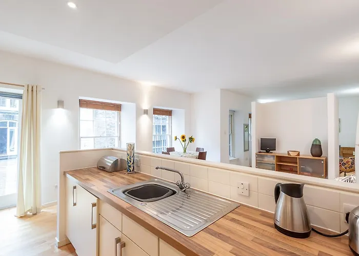 The Edmonstone's Close