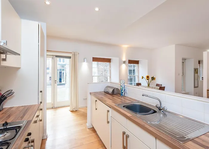 아파트 The Edmonstone's Close *