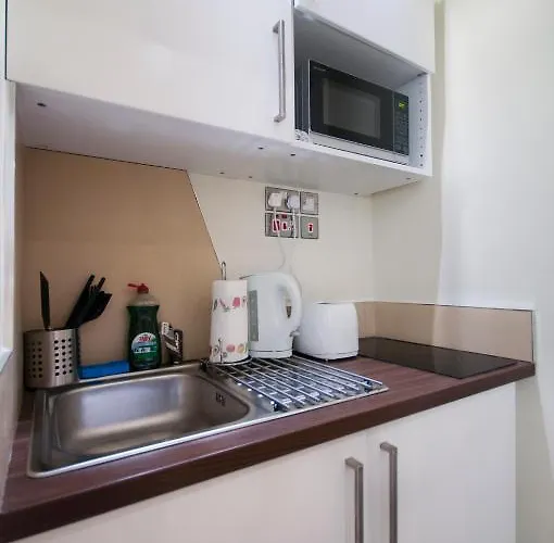 パーマーストン スイーツ アパートホテル 4*