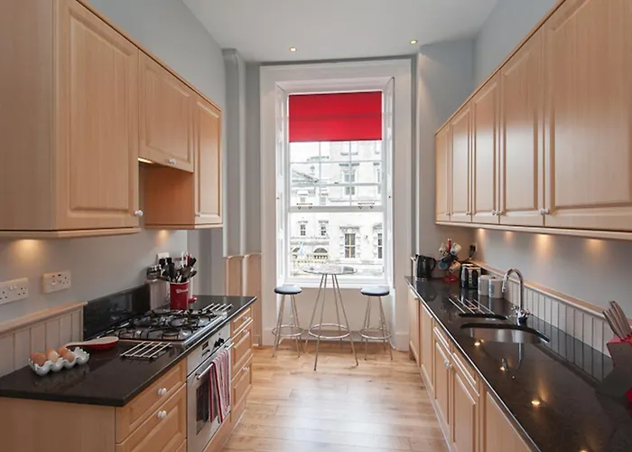 Parliament Sq 12 Royal Mile *