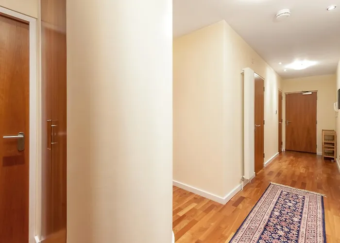 The Holyrood Road * Edinburgh