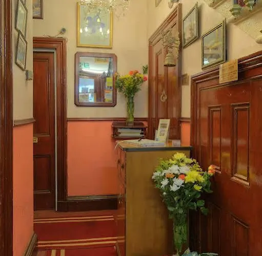 Castle Park 4* Edinburgh