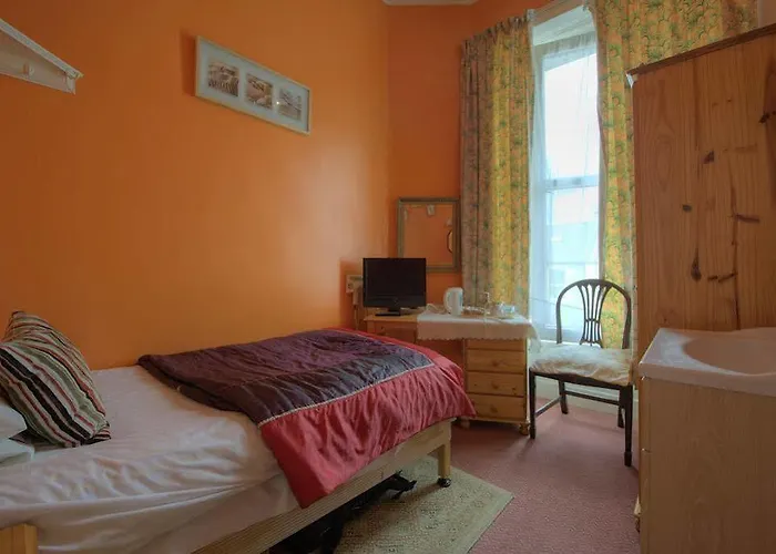 Castle Park 4* Edinburgh