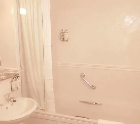 Fountain Court - Royal Garden 4*