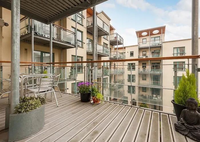 The Holyrood Road * Edinburgh