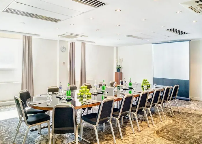 阿佩克斯跳蚤市场酒店 4*