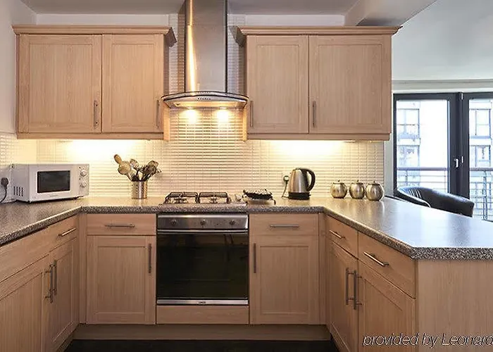 Fountain Court - Eq2 4*