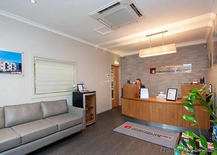 Hotel apartamentowy Fountain Court - Grove