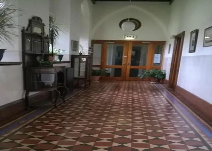 Gillis Centre فندق