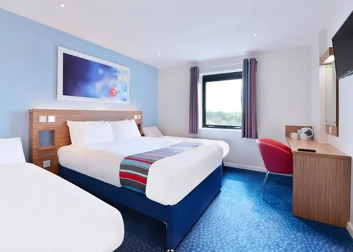 Travelodge Queen Street Hotel 3*