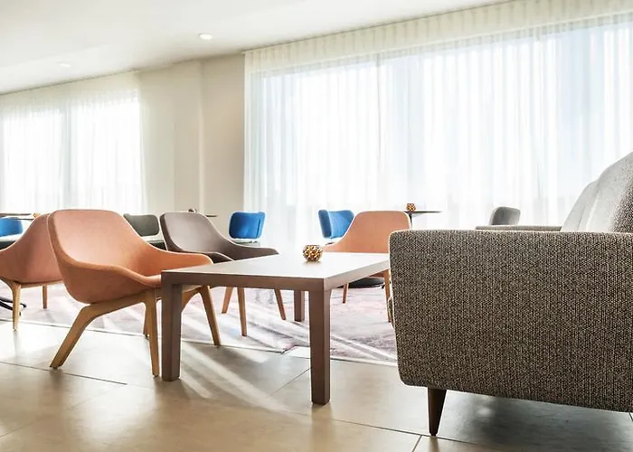 Hotel Hampton By Hilton West End 3*