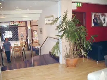 Travelodge Rose Street 3* Эдинбург