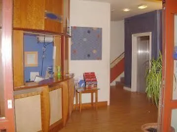 Отель Travelodge Rose Street 3*